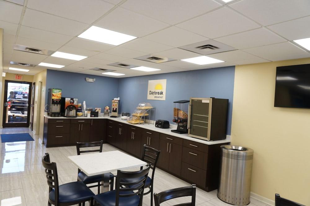 奥克格罗夫/坎贝尔堡戴斯酒店 外观 照片