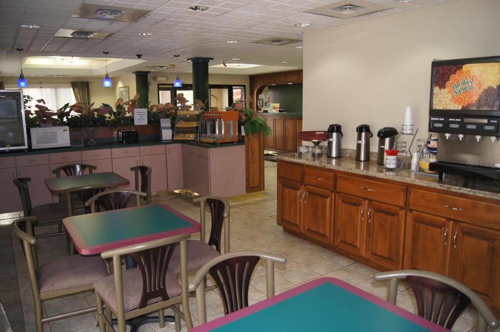 奥克格罗夫/坎贝尔堡戴斯酒店 外观 照片
